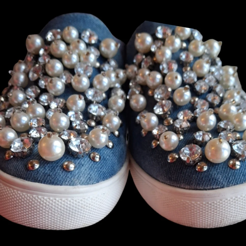 Vigo Fiore Chic-22 Studded Pearl Rhinestone Denim Slip-On Sneaker Women Size 6.5 - Picture 7 of 13